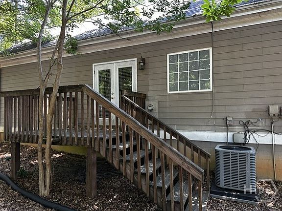 4th image of 260 Westgate Drive