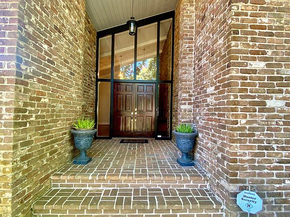 2nd image of 272 Longleaf Cir