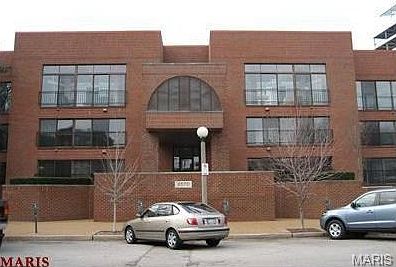 1st image of 4570 Laclede Ave APT 106