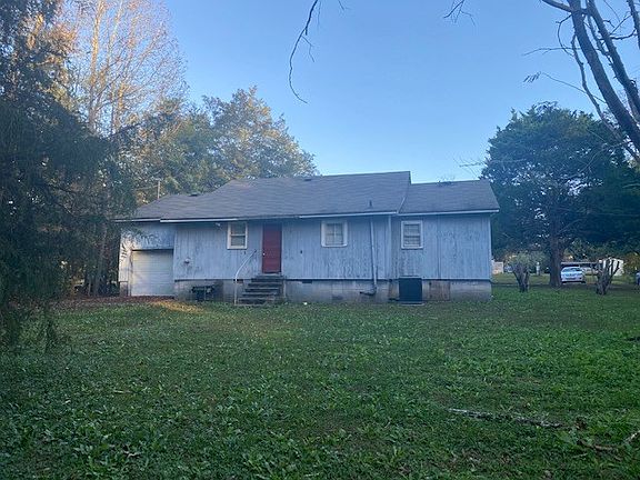 3rd image of 121 Glenwood Cir