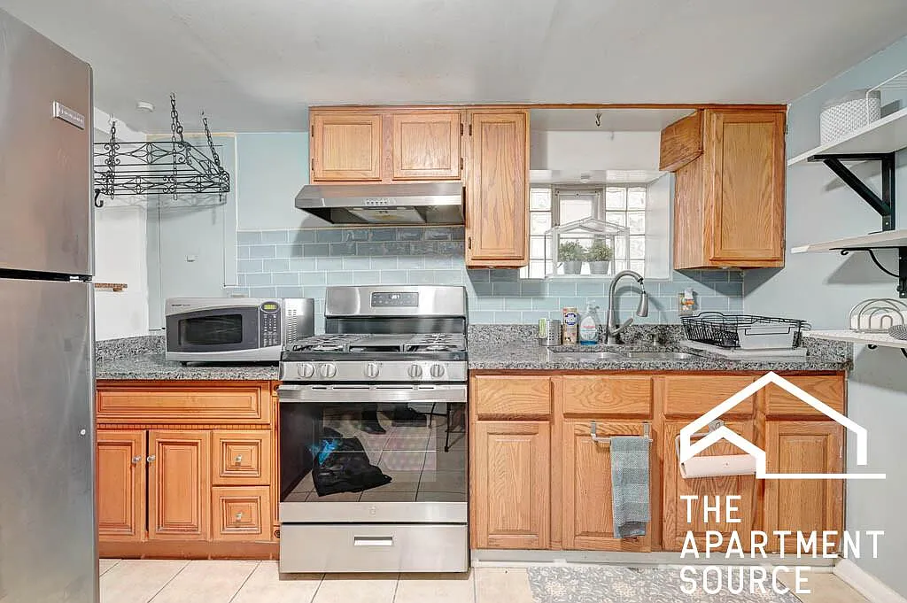 2837 North Francisco Avenue #G — Photo 1