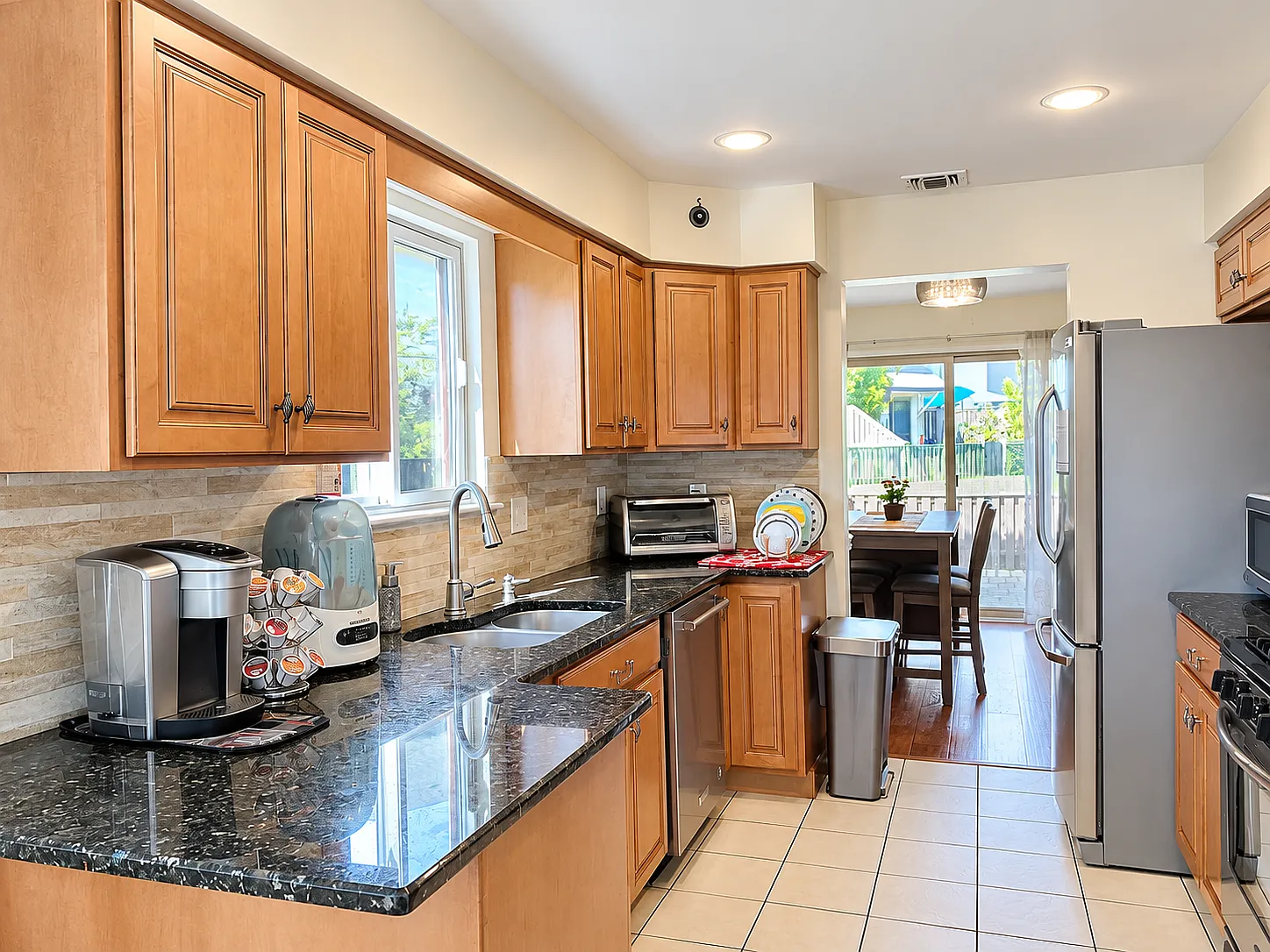 3 bed, 2.5 bath, 1844 sqft, $3,400 — Photo 4
