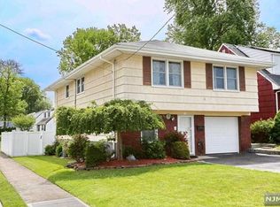 195 Ames Ave, Bergenfield, NJ