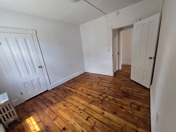 5th image of 72 Town Hill Ave APT 1