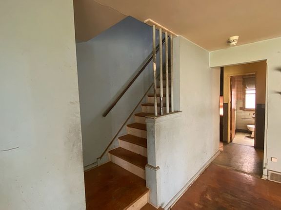 2nd image of 4843 Louise St APT A