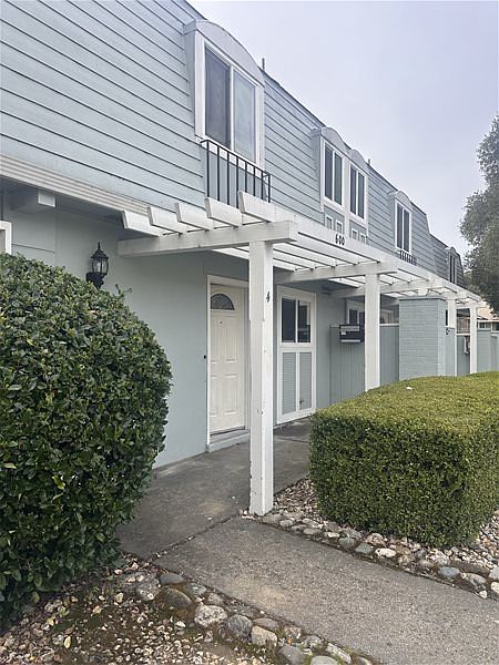 1st image of 600 Alamo Dr #4