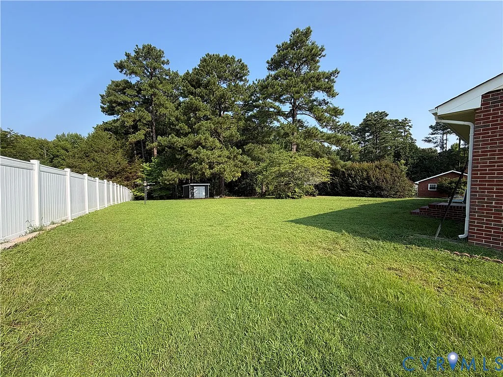 3 bed, 2.0 bath, 1600 sqft, $2,200 — Photo 4