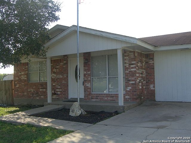 1st image of 101 W Hackberry St