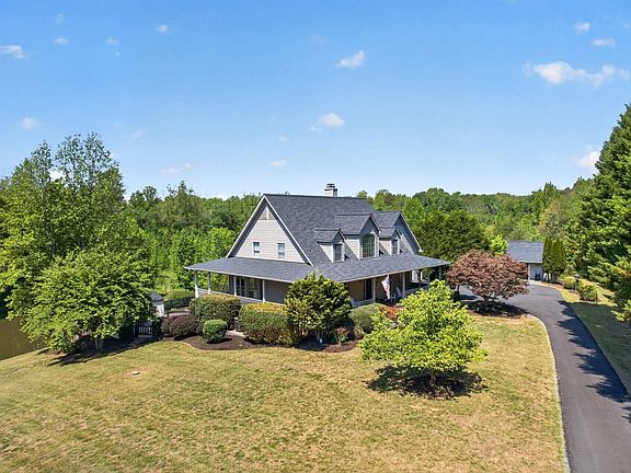 3rd image of 380 Ballenger Ln