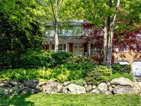 81 Reding Rd, Hamilton, ON L9G 1M9