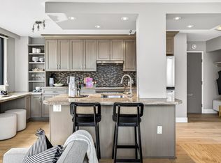 1330 Harwood St #1404, Vancouver, BC V6E 1S8