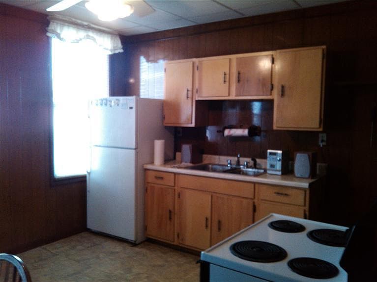 2nd image of 133 16th St