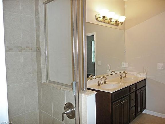 3rd image of 8540 Oakshade Cir #4