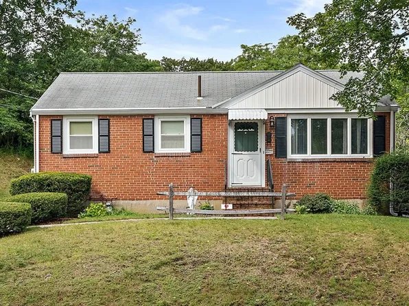 62 W Lake Dr, Weymouth, MA 02188