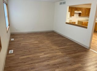 414 S 4th St #102, Ames, IA 50010