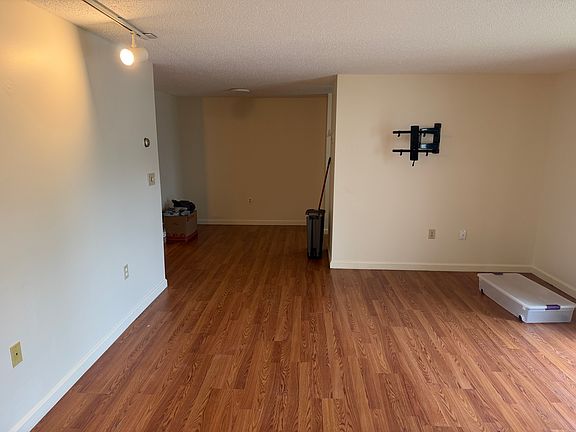 3rd image of 828 State St APT 1