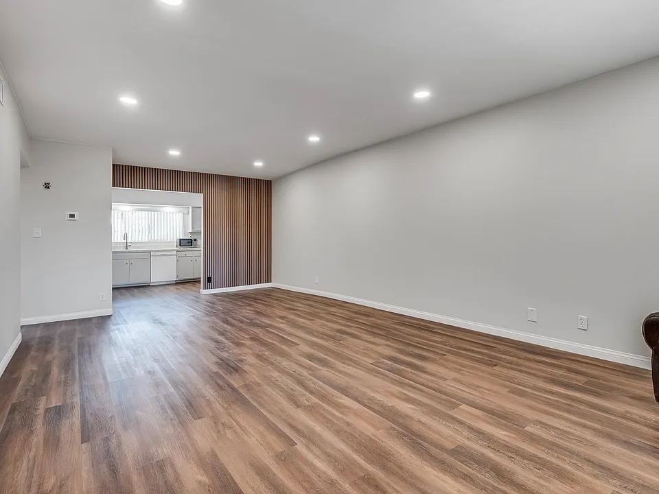 356 E Desert Inn Rd #305