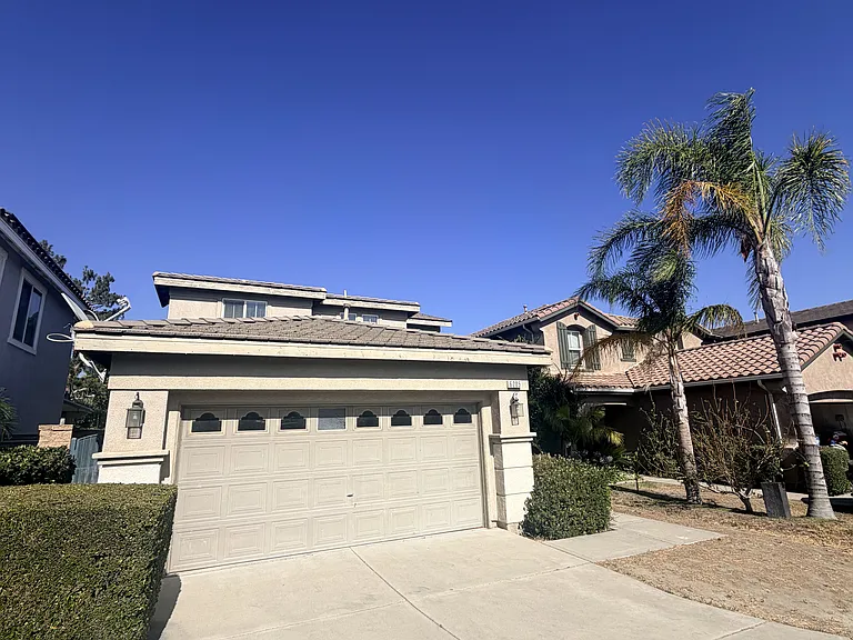6205 Long Cove Dr — Photo 1