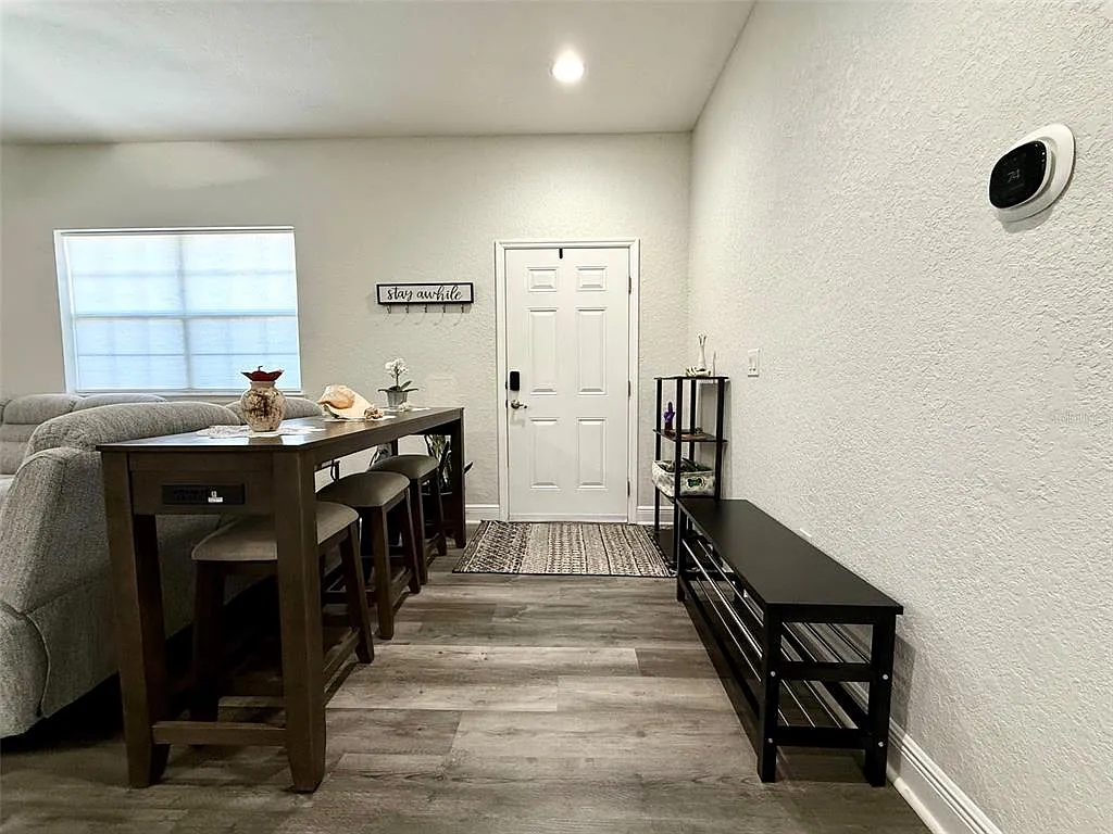 3 bed, 2.0 bath, 1426 sqft, $2,250 — Photo 3