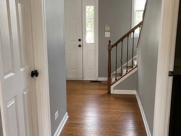 705 Pinehurst Ln — Photo 2