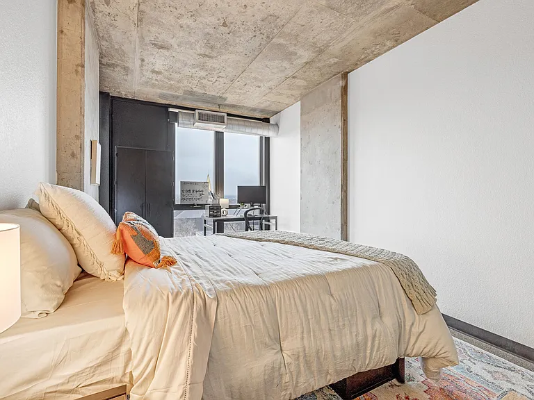 Vista Student Living- Rent by the Room — Photo 10