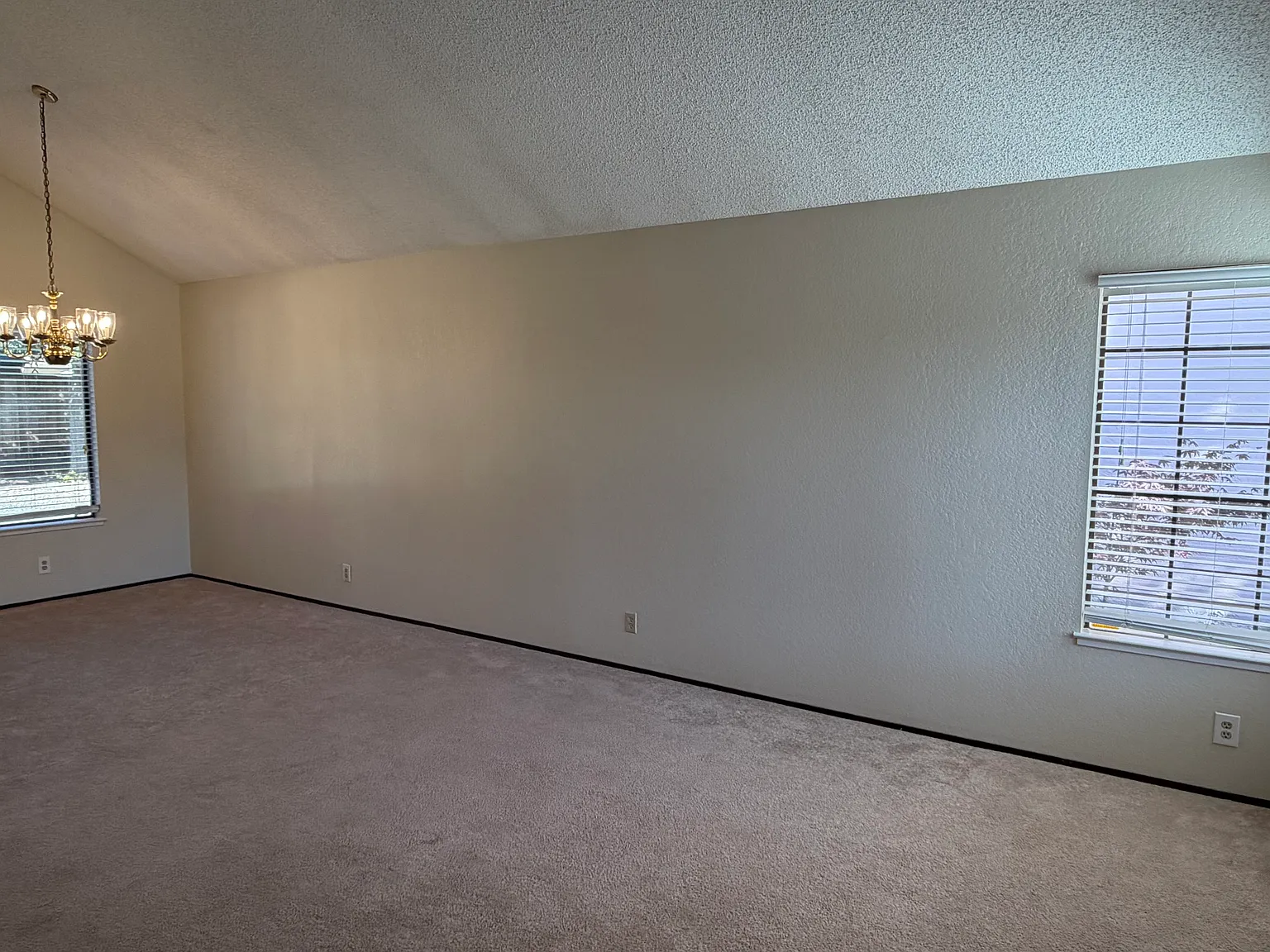 3 bed, 2.5 bath, 1683 sqft, $3,900 — Photo 3