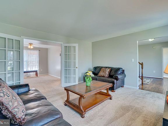 5th image of 10 Forest Vista Ln