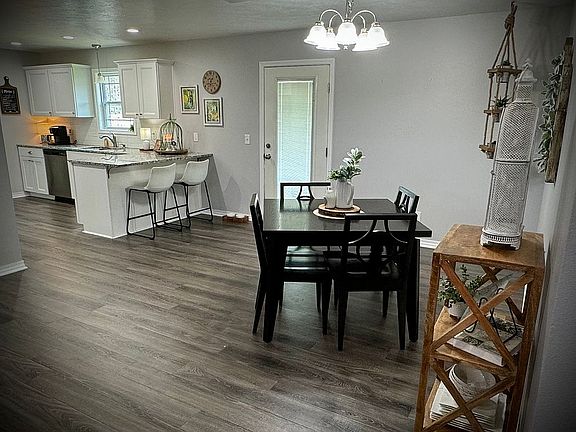 5th image of 90 Sarah Grace Dr