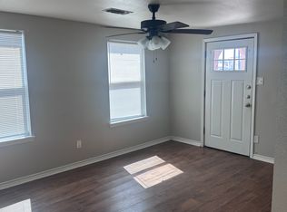 804 E Nueces St, Victoria, TX 77901