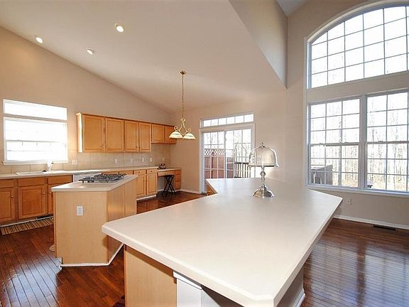 3rd image of 145 Cambridge Dr