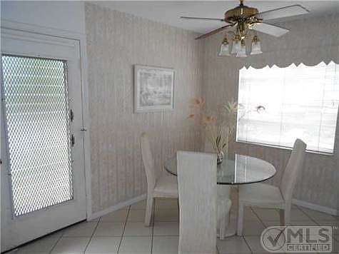 3rd image of 601 Burgundy St #M