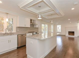 12 Carriage Dr, Lincoln, RI 02865