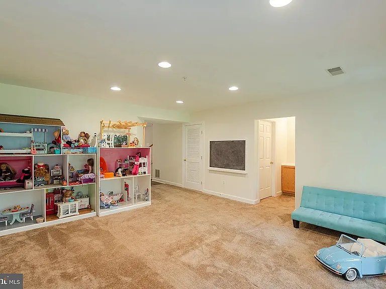10655 Hillingdon Rd — Photo 30