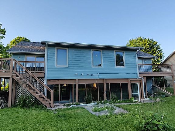 Back of House with 2 Decks