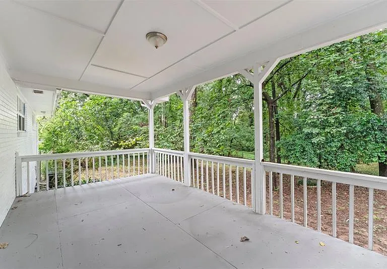 2352 Elmwood Cir SE — Photo 33