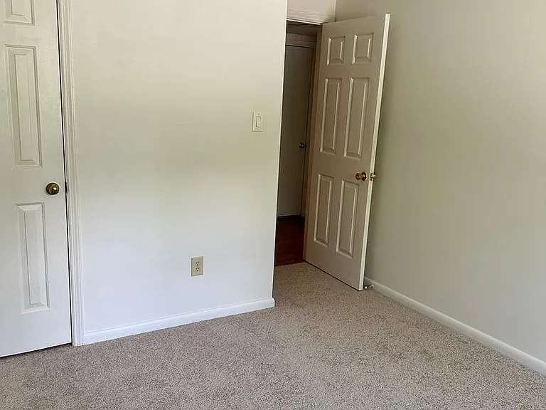 153 Albemarle Dr — Photo 6