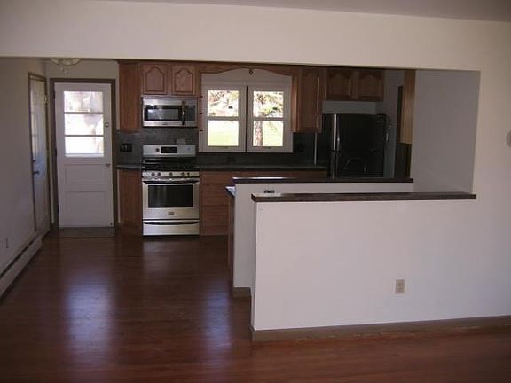 4th image of 395 Hamilton Blvd