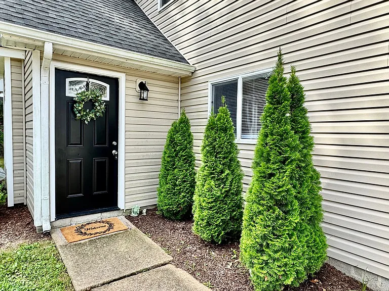 1423 Goldfinch Ln — Photo 37