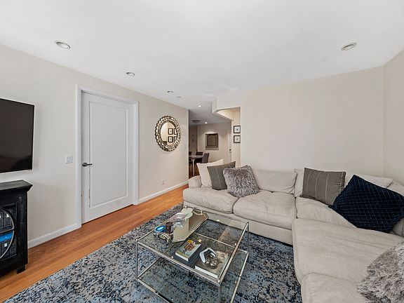 3rd image of 159 Bleecker St APT 4B
