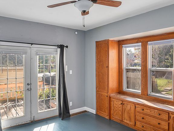 5th image of 349 W Manhattan Blvd