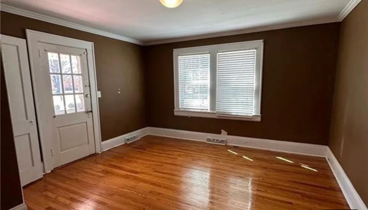5 bed, 2124 sqft, $1,800 — Photo 4