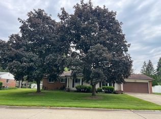 87 Carter Ave, Troy, MI 48098