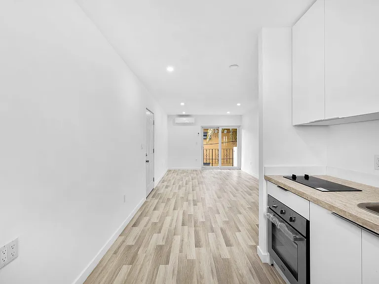 112 SW 11th Ave #3 — Photo 8