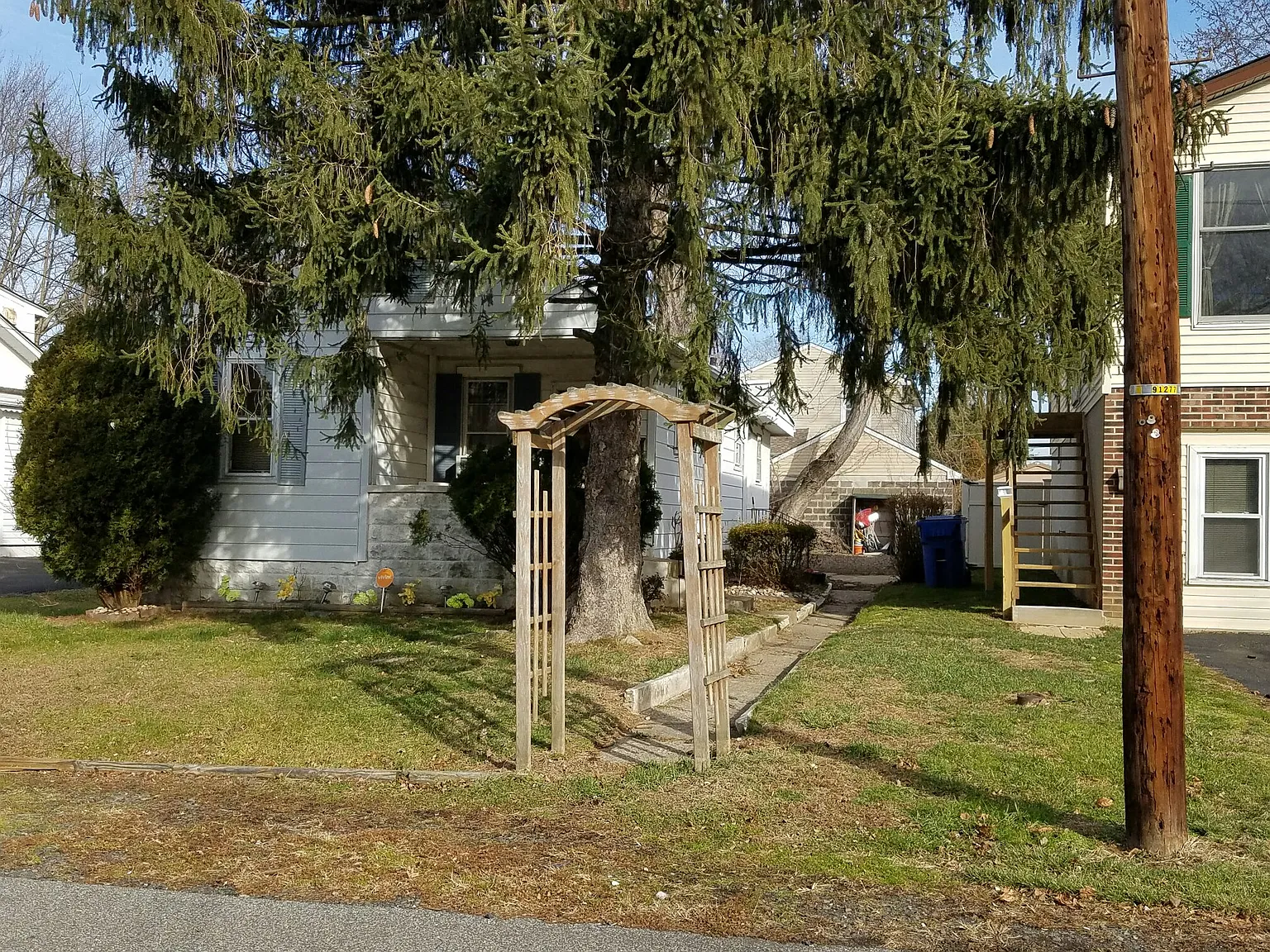 1053 Lowell Ave photo 1