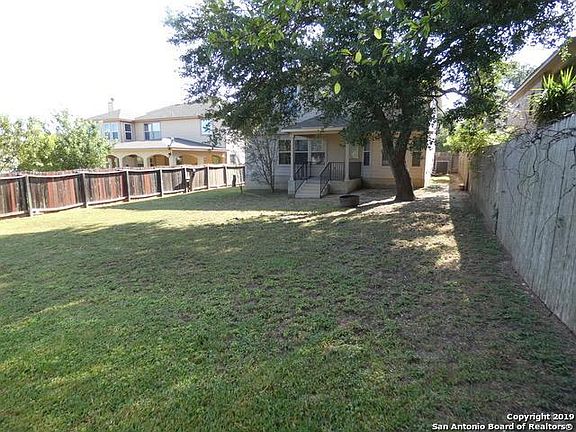 3rd image of 815 Park Point