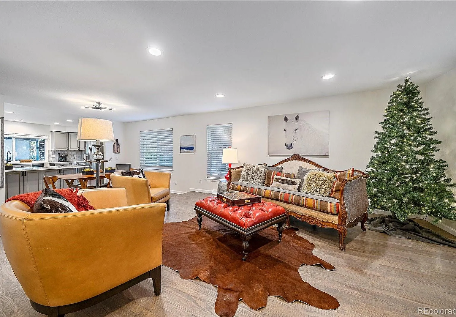 4 bed, 3.5 bath, 2617 sqft, $5,900 — Photo 4
