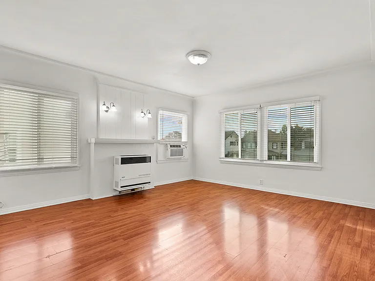 1322 S Van Ness Ave #1 — Photo 4