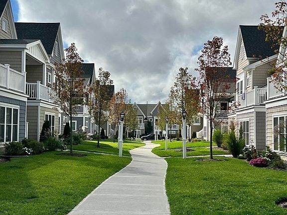 2nd image of 19 Trumpet Vine Ln