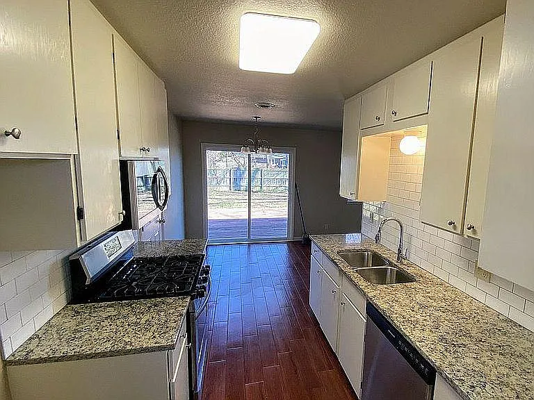 2705 N 15th St — Photo 3
