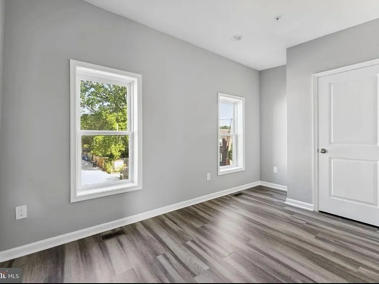 624 20th St NE #A — Photo 2